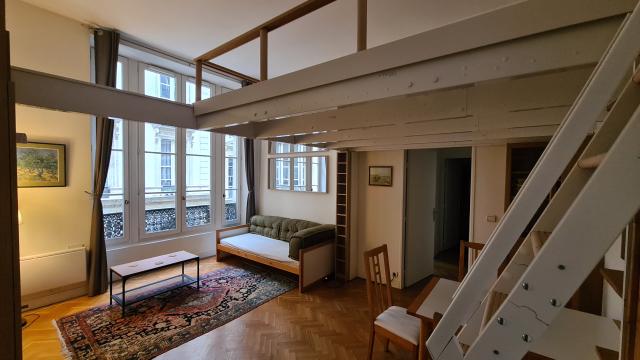 Location appartement T2 Paris 02 - Photo 1