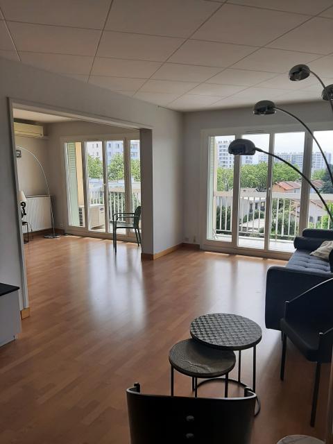 Location appartement T4 Lyon 8 - Photo 1