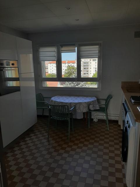Location appartement T4 Lyon 8 - Photo 3