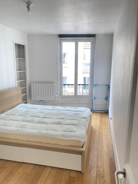 Location appartement T1 Paris 05 - Photo 1