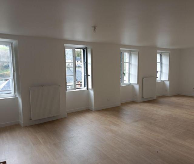 Location appartement T5 Chailland - Photo 1