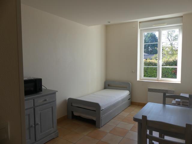 Location studio St Denis en Val - Photo 2