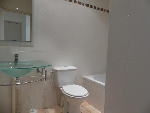 Location studio St Denis en Val - Photo 4