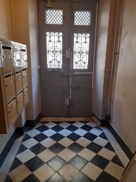 Location studio Marseille 01 - Photo 2