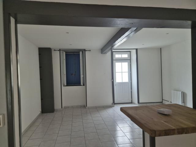 Location maison F4 St Julien de l'Escap - Photo 2
