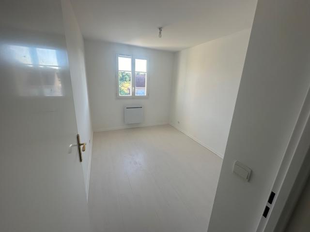 Location maison F4 Le Coudray Montceaux - Photo 8
