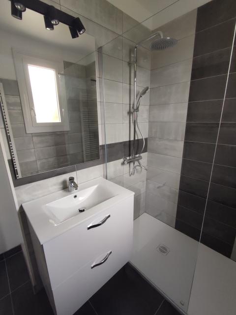 Location maison F6 Cusset - Photo 3