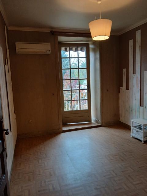 Location maison F5 Ruffec - Photo 5