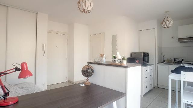 Location studio Marseille 05 - Photo 2