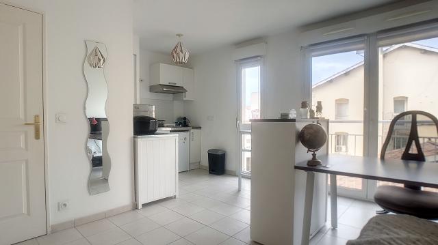 Location studio Marseille 05 - Photo 3
