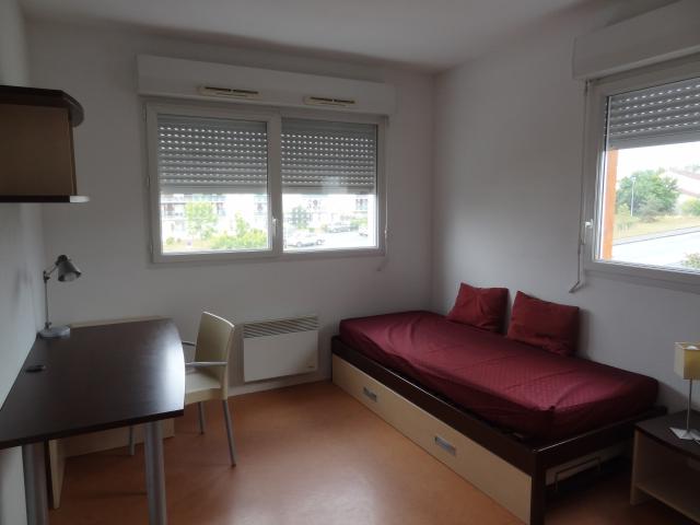 Location studio St Sebastien sur Loire - Photo 1