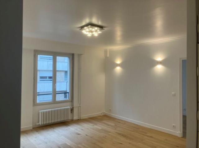 Location appartement T4 Paris 16 - Photo 1