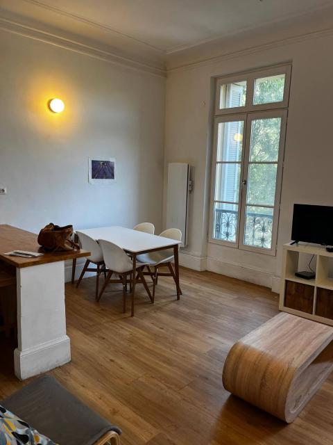 Location appartement T3 Marseille 02 - Photo 3