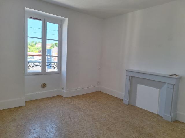 Location appartement T3 St Sulpice les Feuilles - Photo 2