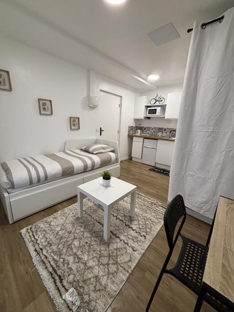 Location studio Vitry sur Seine - Photo 1