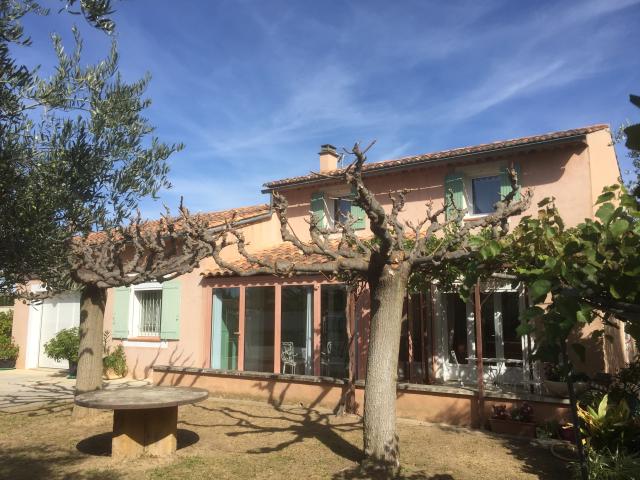 Location maison F6 Maubec - Photo 2
