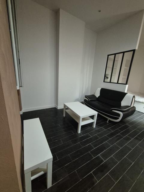 Location studio Marseille 02 - Photo 2