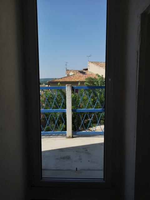 Location maison F3 St Quentin la Poterie - Photo 2