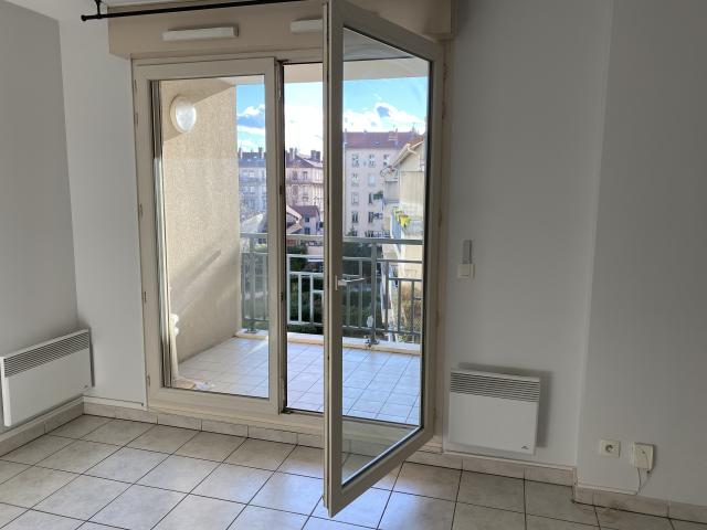 Location appartement T2 Lyon 8 - Photo 2