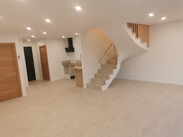 Location maison F4 Nimes - Photo 2