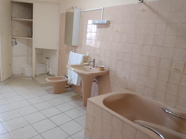 Location maison F8 Doue la Fontaine - Photo 2