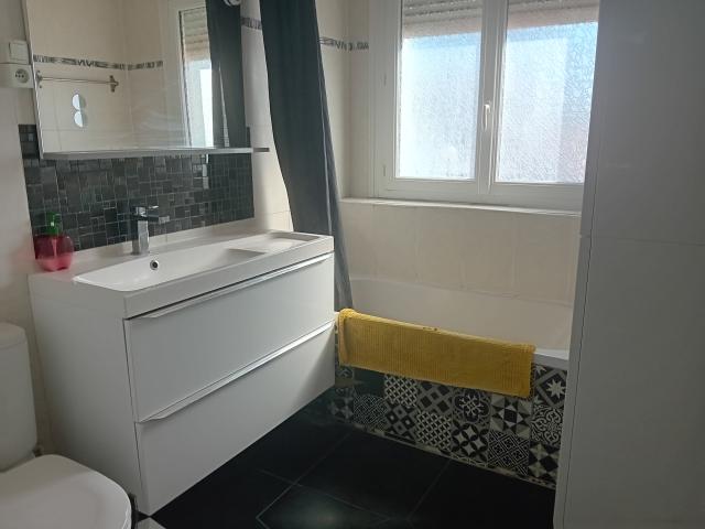 Location maison F9 La Rochelle - Photo 2
