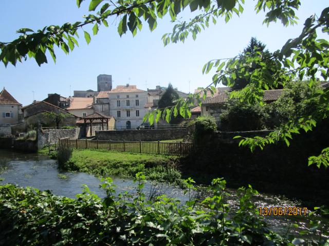 Location appartement T2 La Rochebeaucourt et Argentine - Photo 3