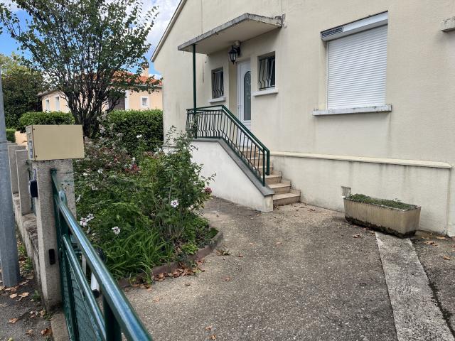 Location maison F4 Neuville sur Saone - Photo 2
