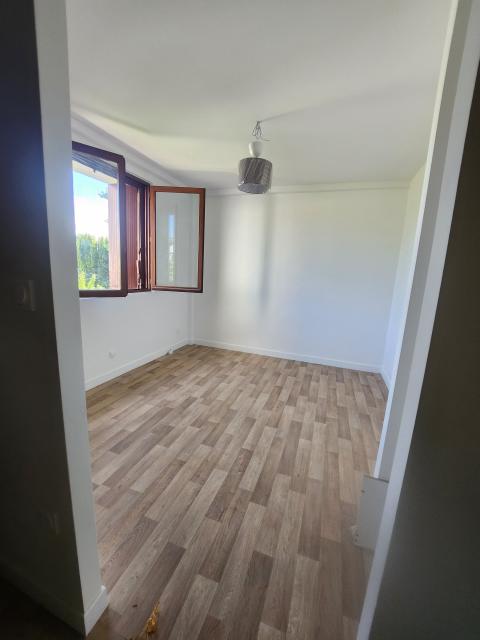 Location appartement T2 Ste Genevieve des Bois - Photo 2