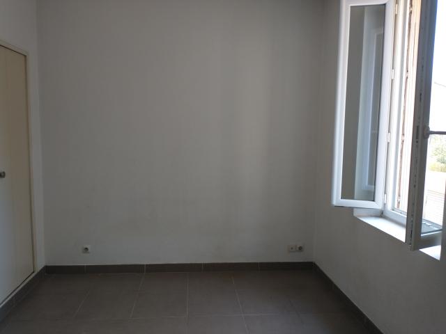 Location studio Marseille 04 - Photo 2