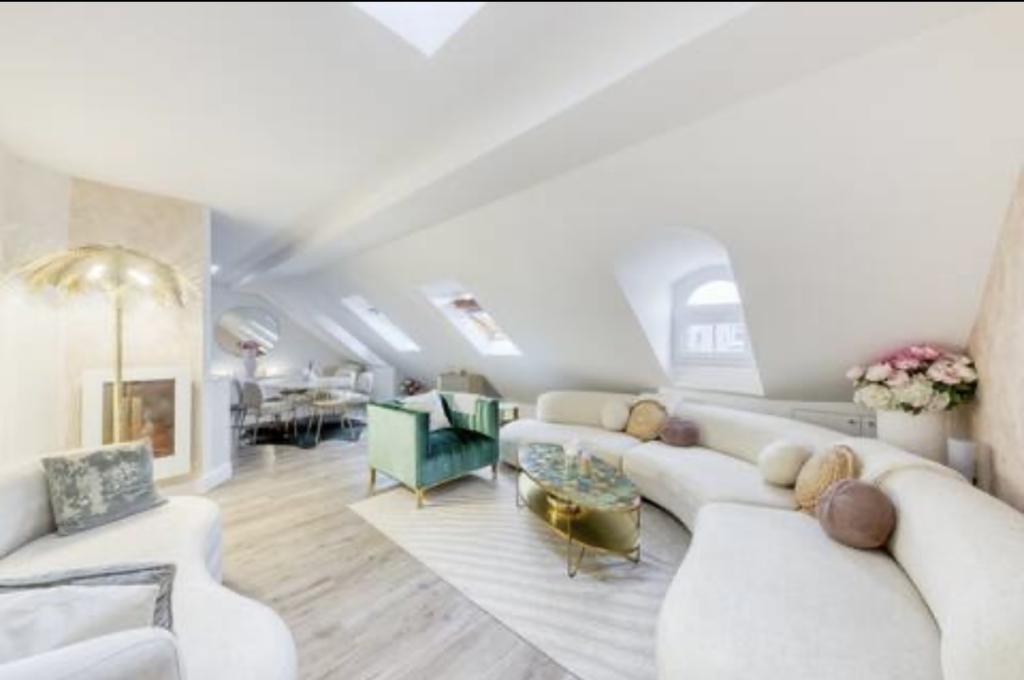 Location chambre Paris 08 - Photo 1