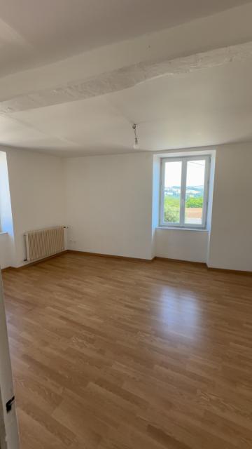 Location maison F6 Essertines en Donzy - Photo 3