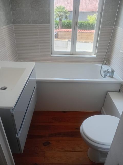 Location maison F5 Cantin - Photo 2