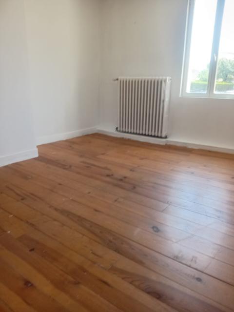 Location maison F5 Cantin - Photo 4