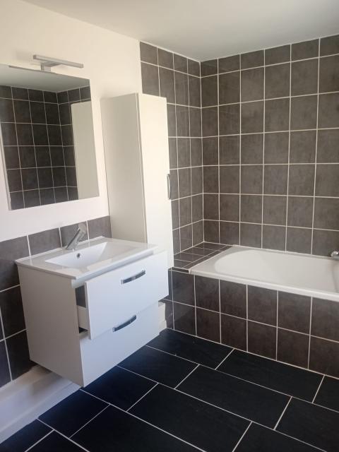 Location maison F5 Cantin - Photo 6