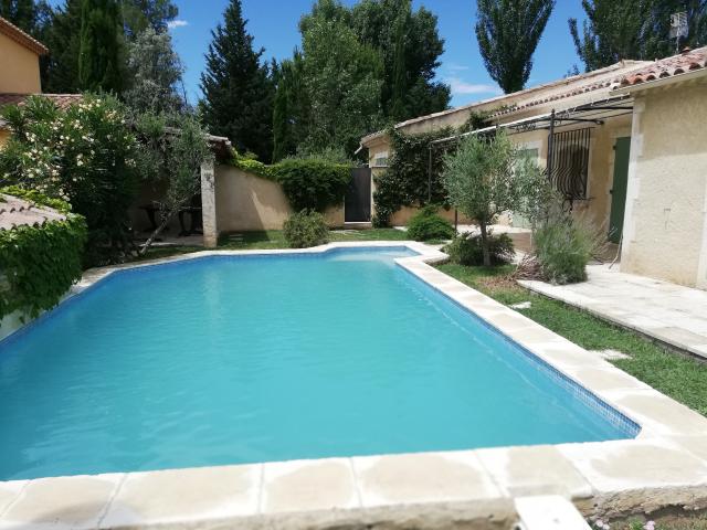 Location maison F6 Paradou - Photo 2