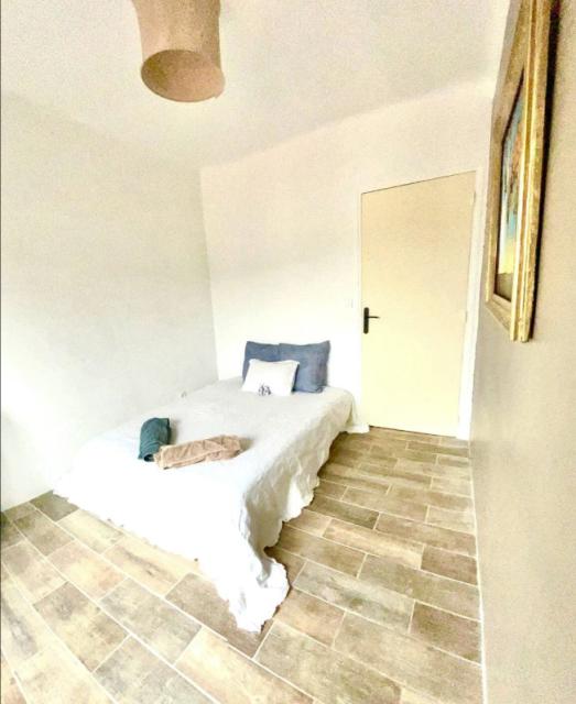 Location maison F5 Le Puy Ste Reparade - Photo 3