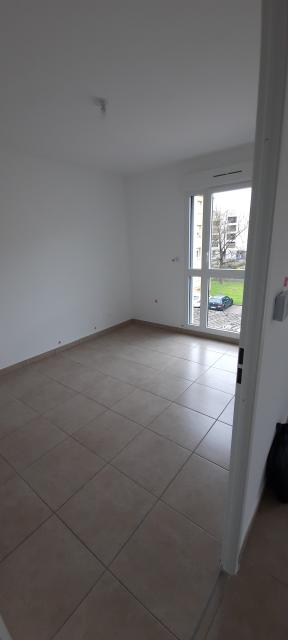 Location appartement T2 Decines Charpieu - Photo 2