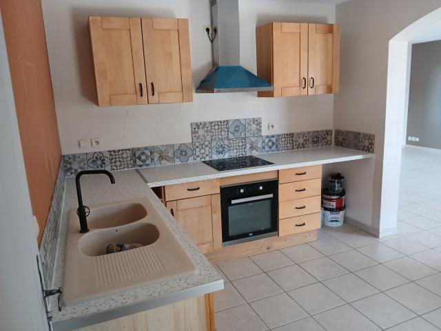 Location maison F4 Travaillan - Photo 2