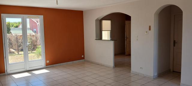 Location maison F4 Travaillan - Photo 9