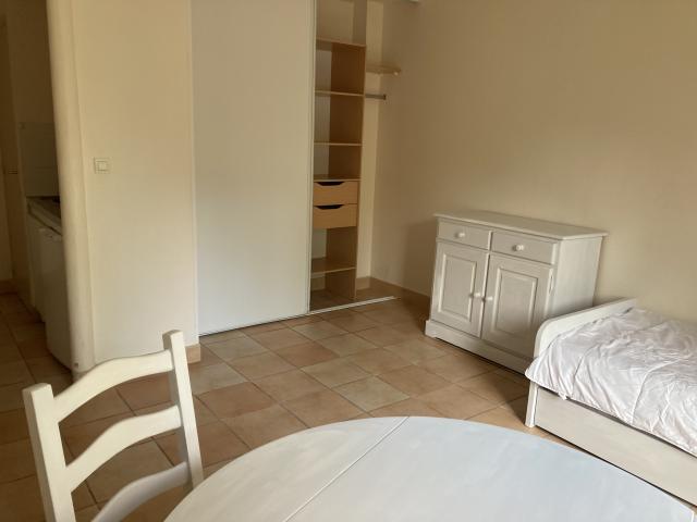 Location studio St Denis en Val - Photo 2