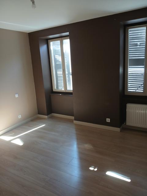 Location appartement T4 Beaujeu - Photo 2