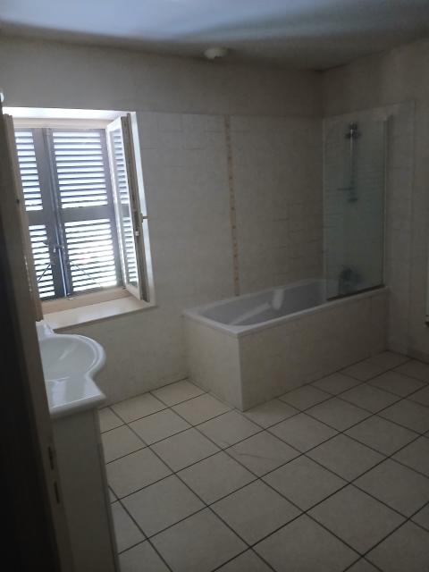 Location appartement T4 Beaujeu - Photo 4