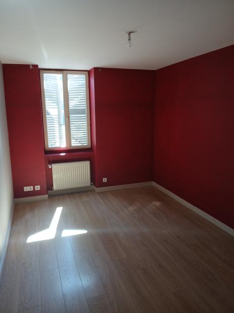 Location appartement T4 Beaujeu - Photo 5